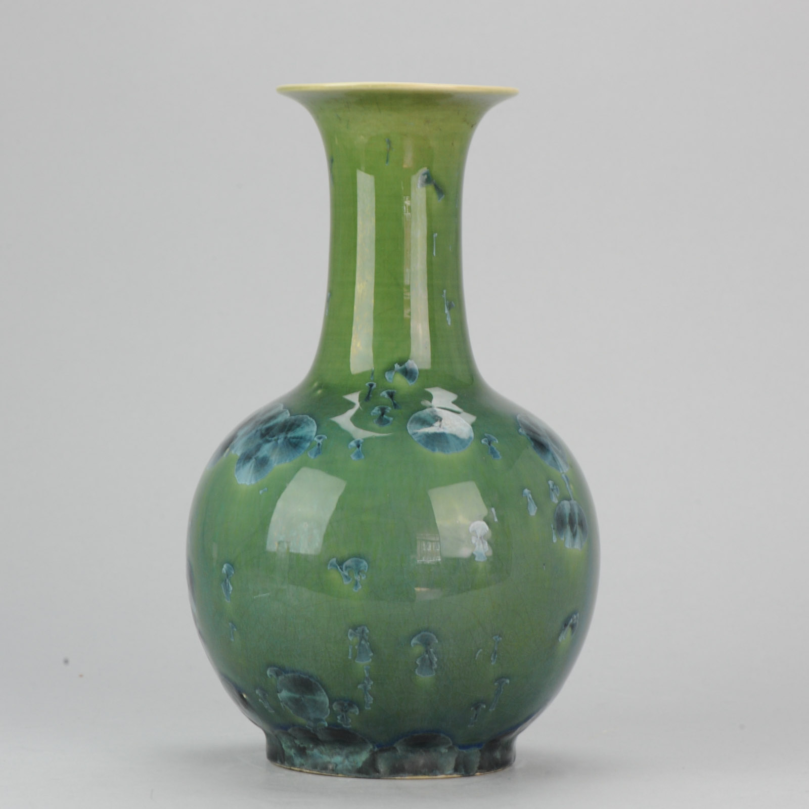 Shiwan 20th Century PROC 1970-1980 Chinese Porcelain Vase Apple Crystalline Glaze