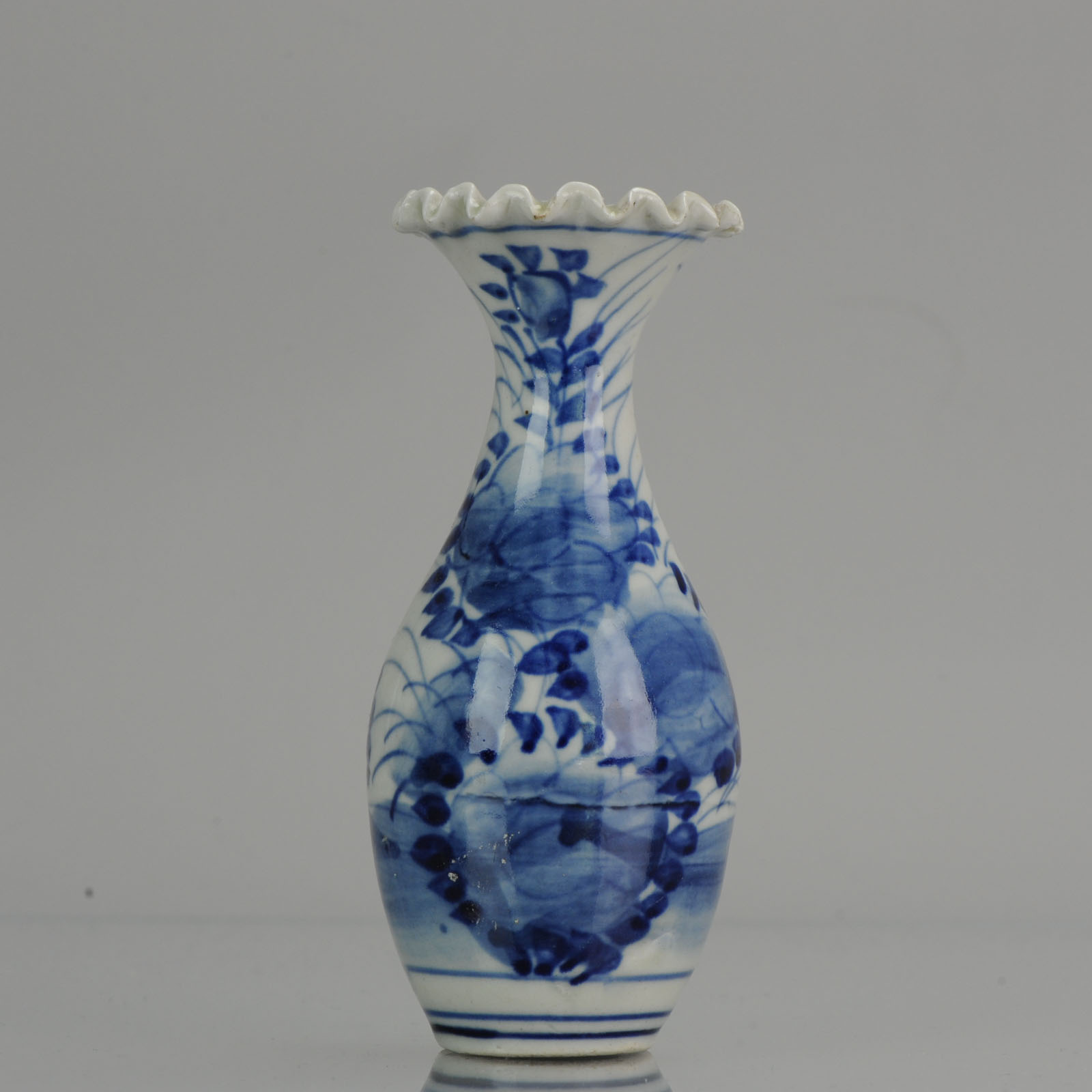 Antique 1880-1900 Lovely Japanese Porcelain Arita vase with flowers