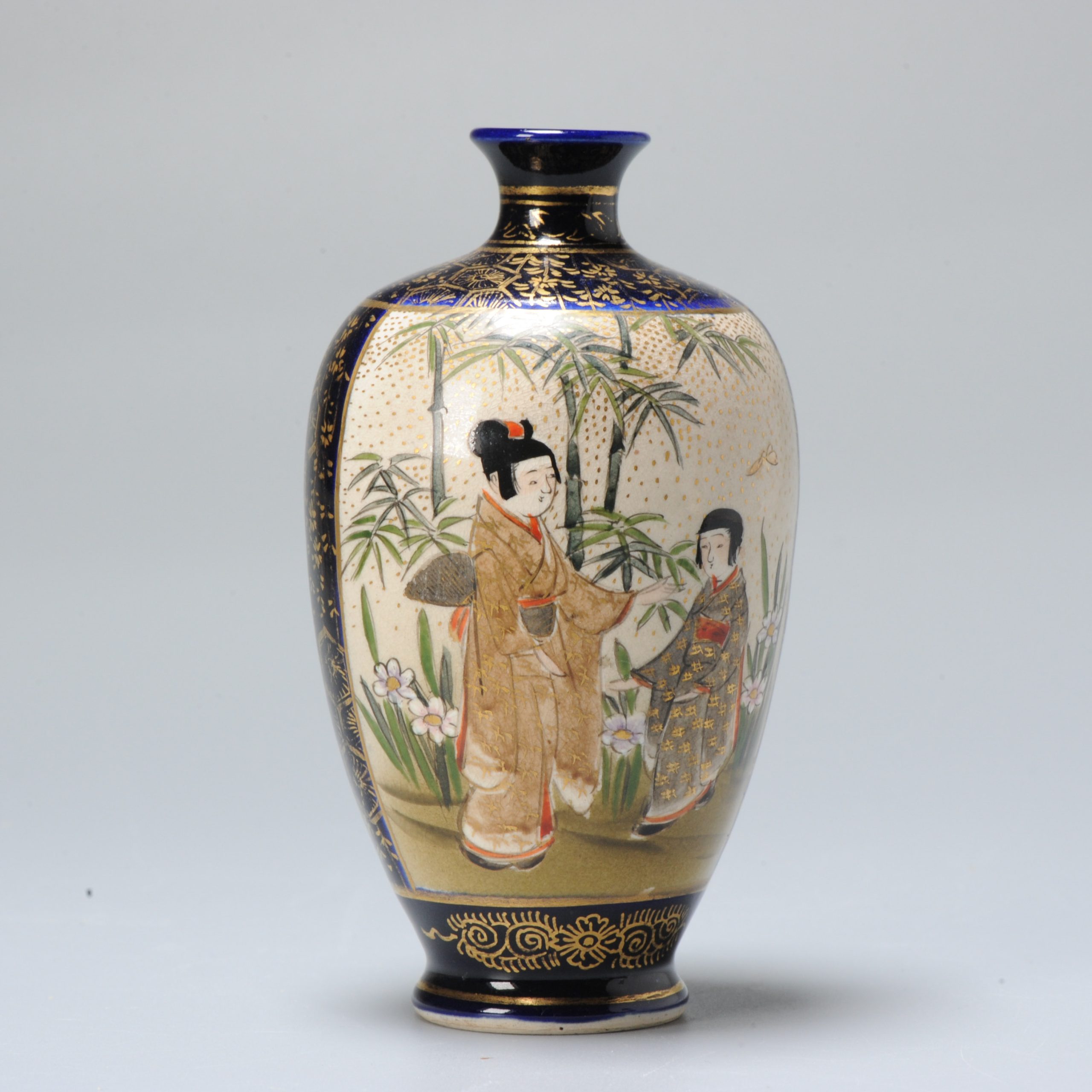 Small Antique Meiji period Japanese Satsuma vase with mark – Shangrila  Antique