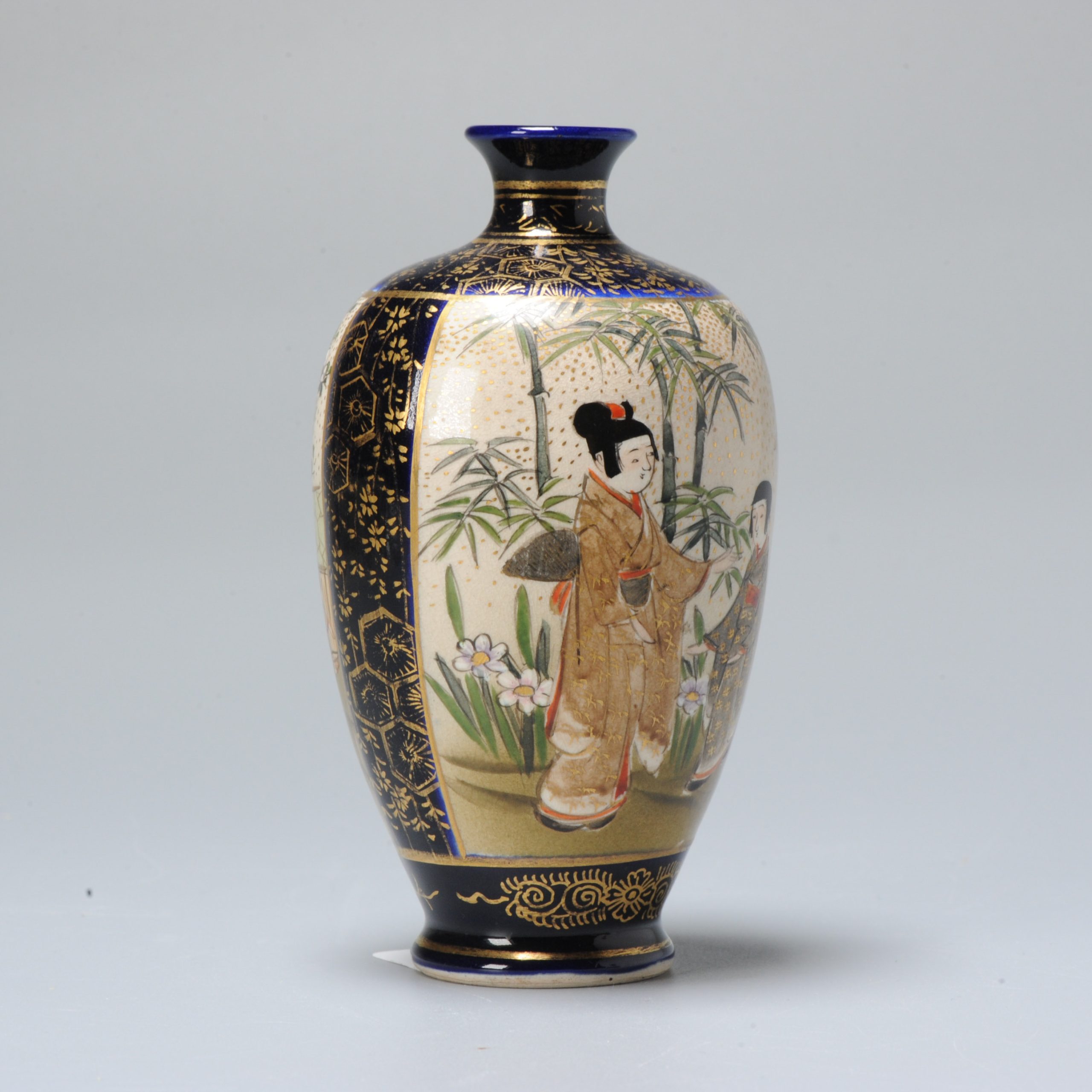 Small Antique Meiji period Japanese Satsuma vase with mark – Shangrila  Antique