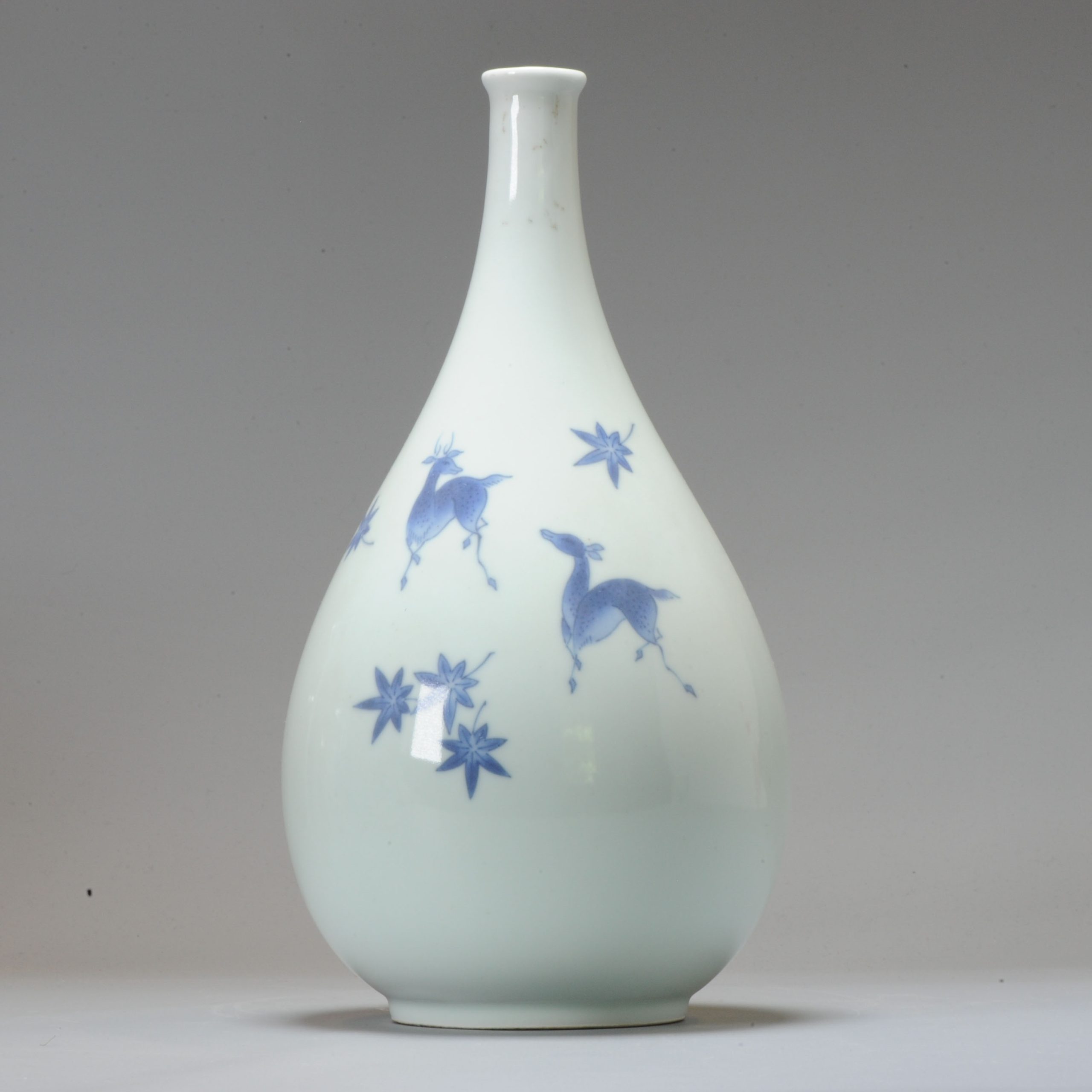 Perfect Japanese Porcelain Bottle Vase Kakiemon Style Deer Japan Leaves