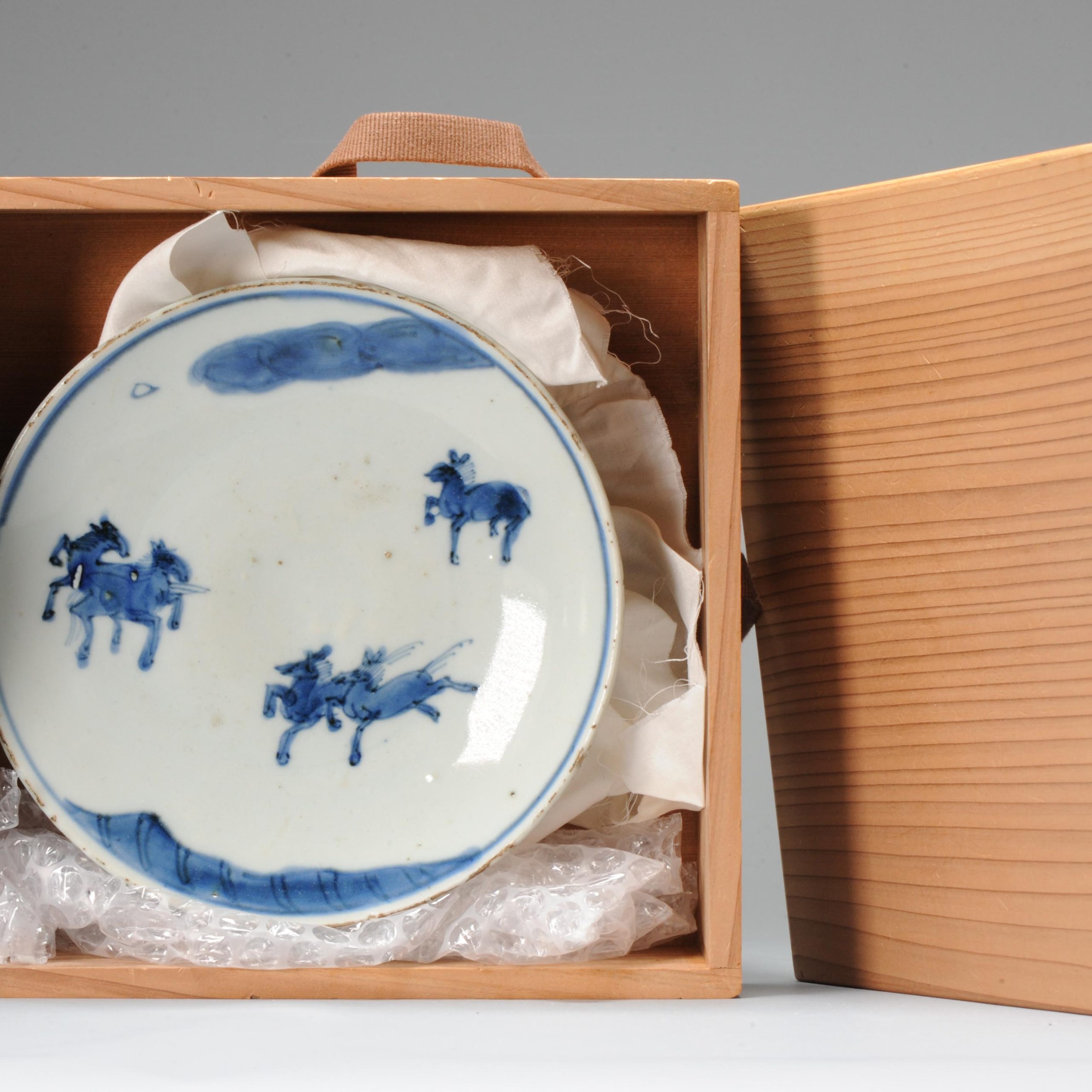 Rare Ca 1600-1640 Chinese Porcelain Ming Period Kosometsuke Plate Horses