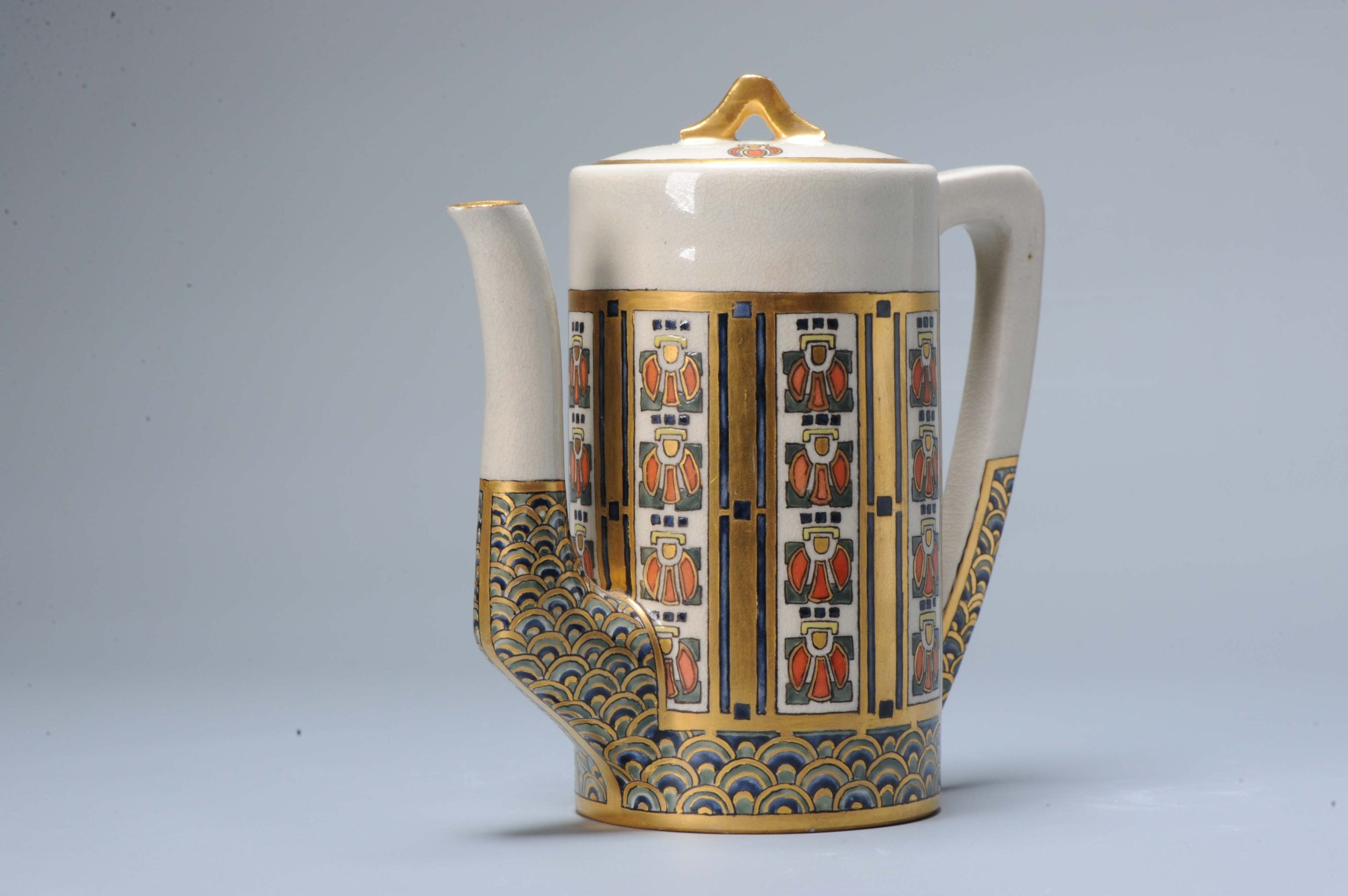 Antique Meiji/Taisho period Japanese Satsuma Tea Pot with Art Deco Influence Japan 20c