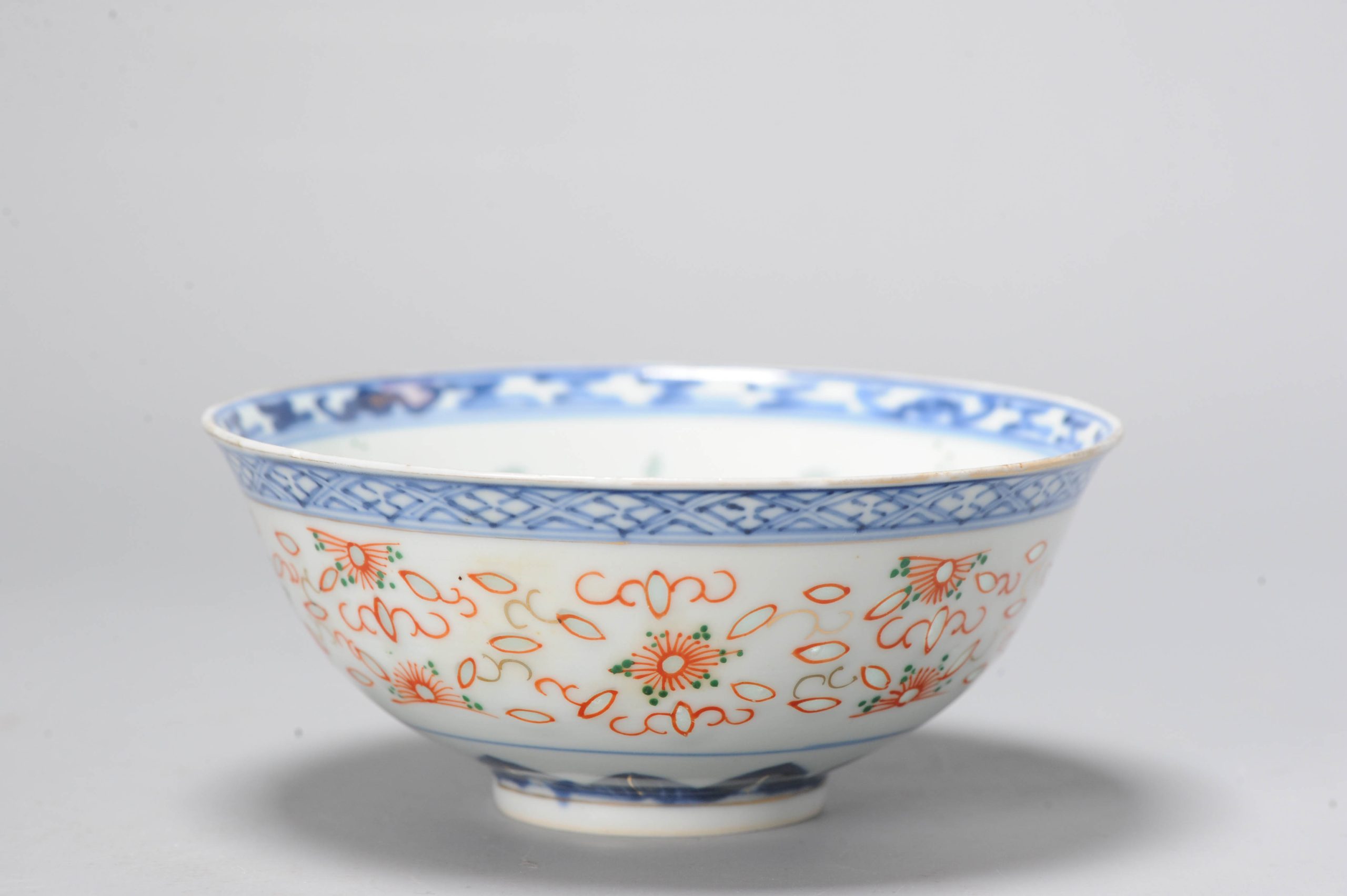 Antique Chinese Republic period Rice grain bowl with flowers, China 20th c.