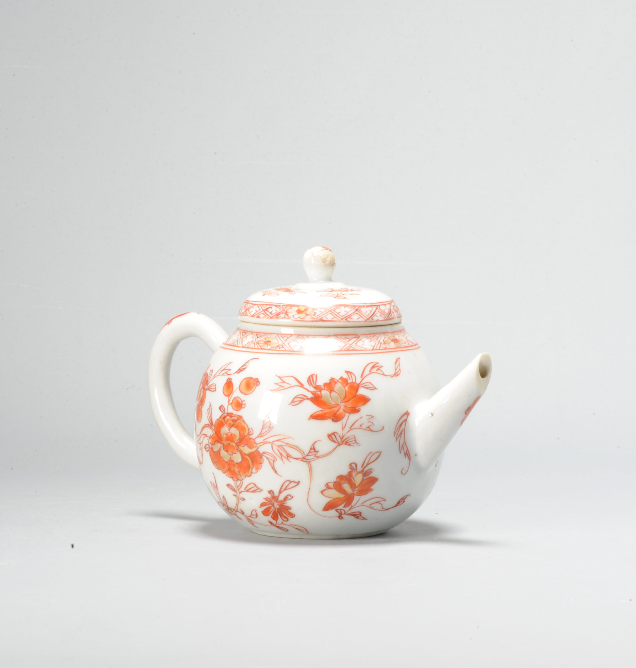 Antique Chinese Porcelain Kangxi period Teapot Rouge de Fer / Milk Blood