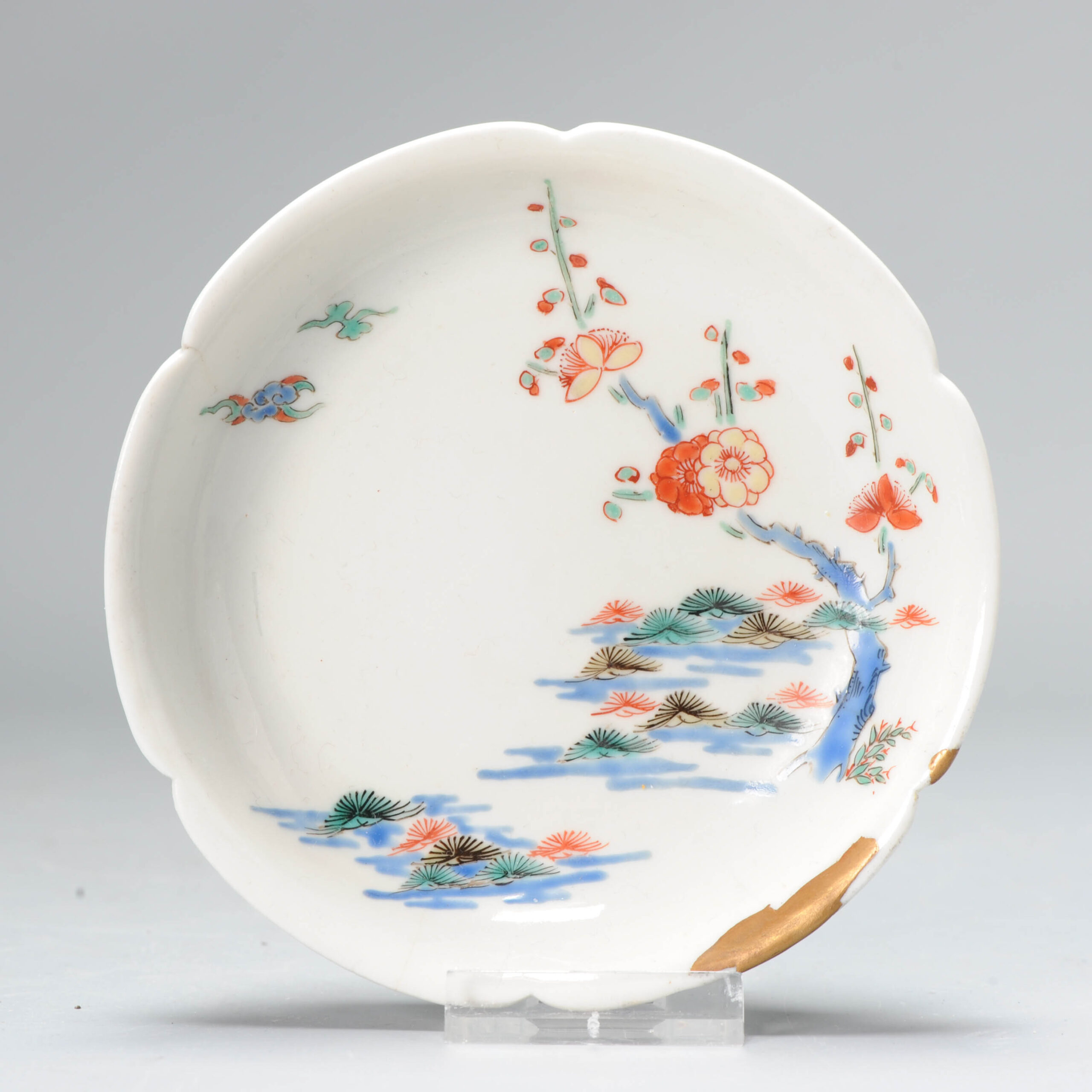 Antique Edo 17C Japanese Kakiemon dish or bowl with flowers Kintsugi