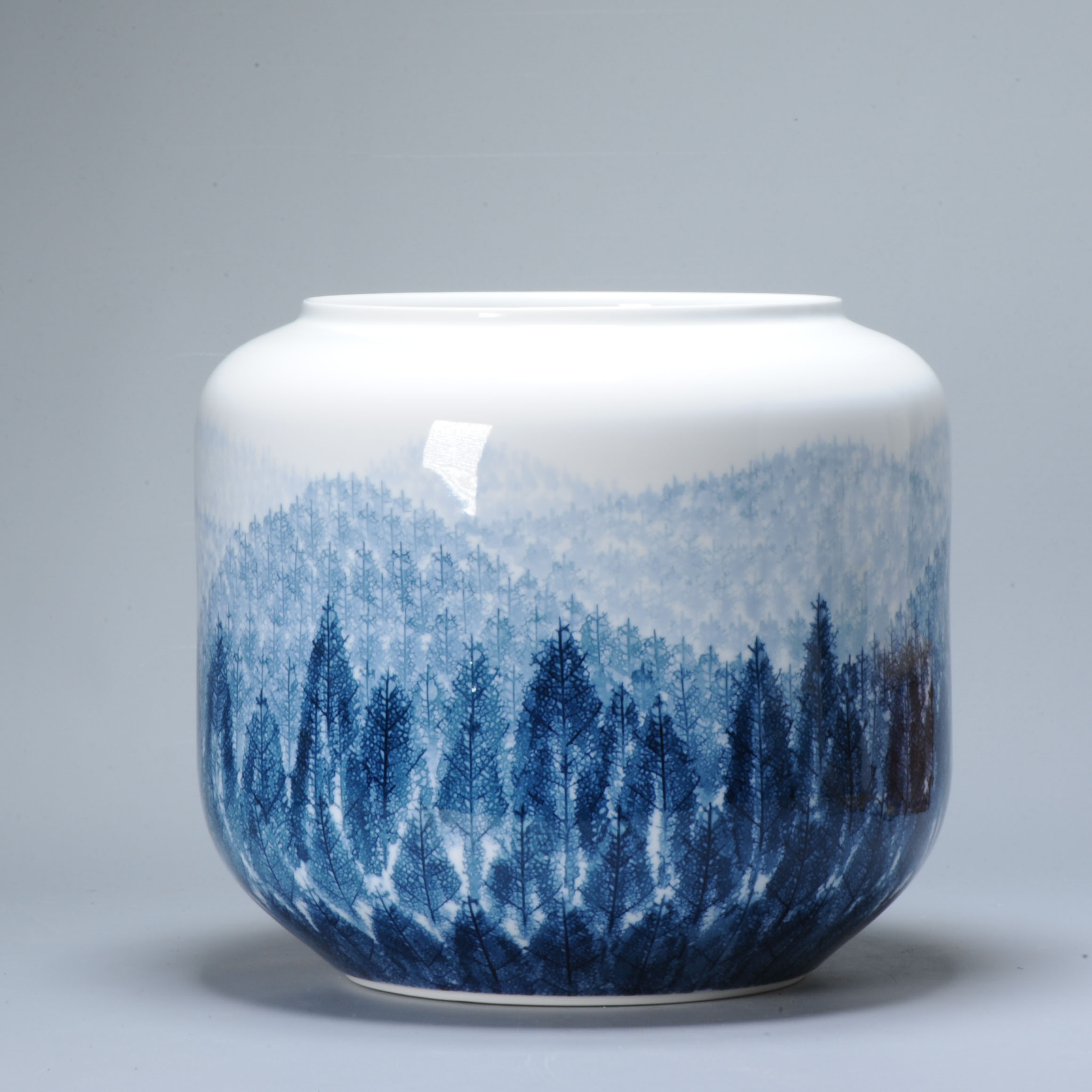 Fine Art Japanese Vase Arita. Artist Fujii Shumei Winter Landscape Born. 1936