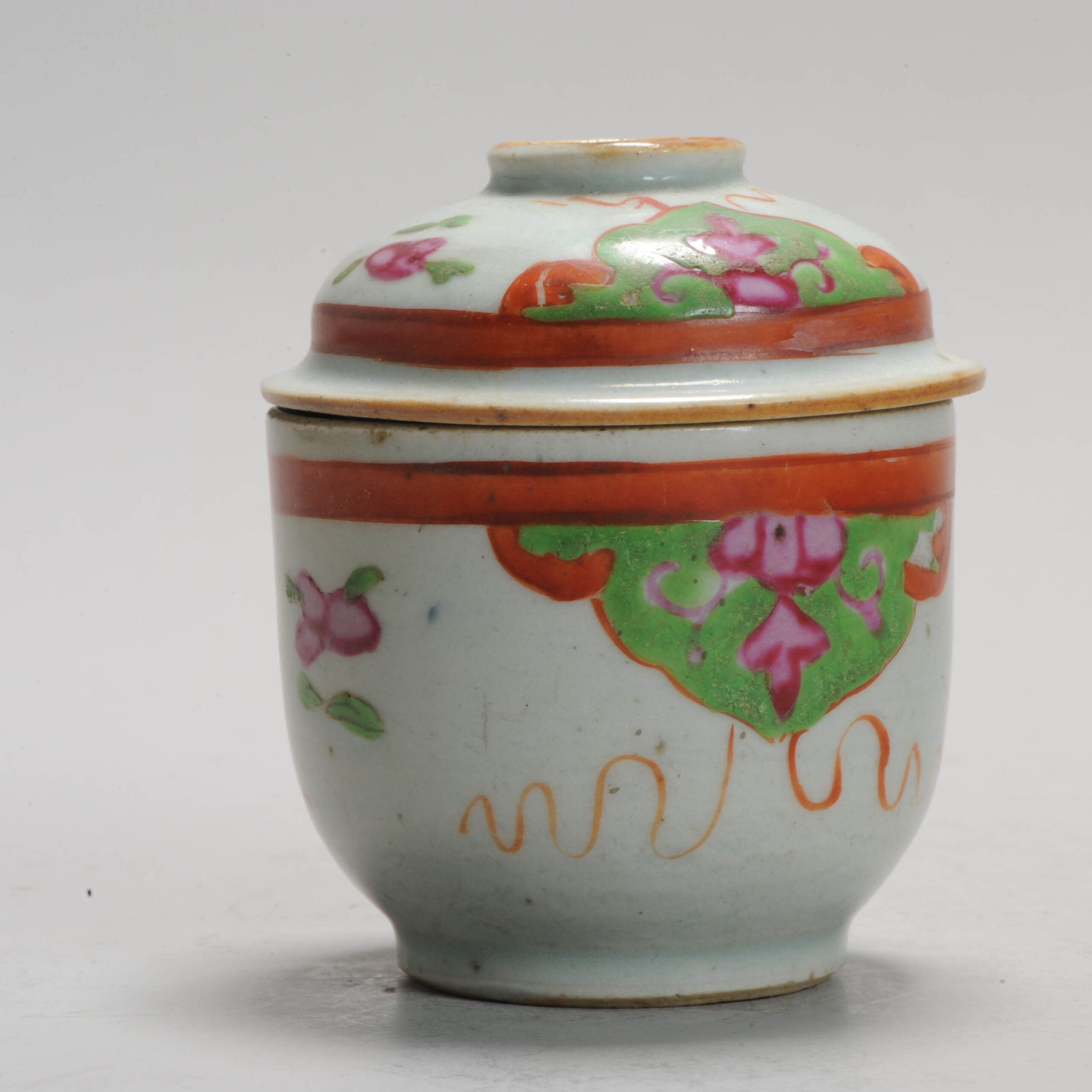 Antique 18/19C Chinese Porcelain Thai Bencharong Jar With Flowers Green