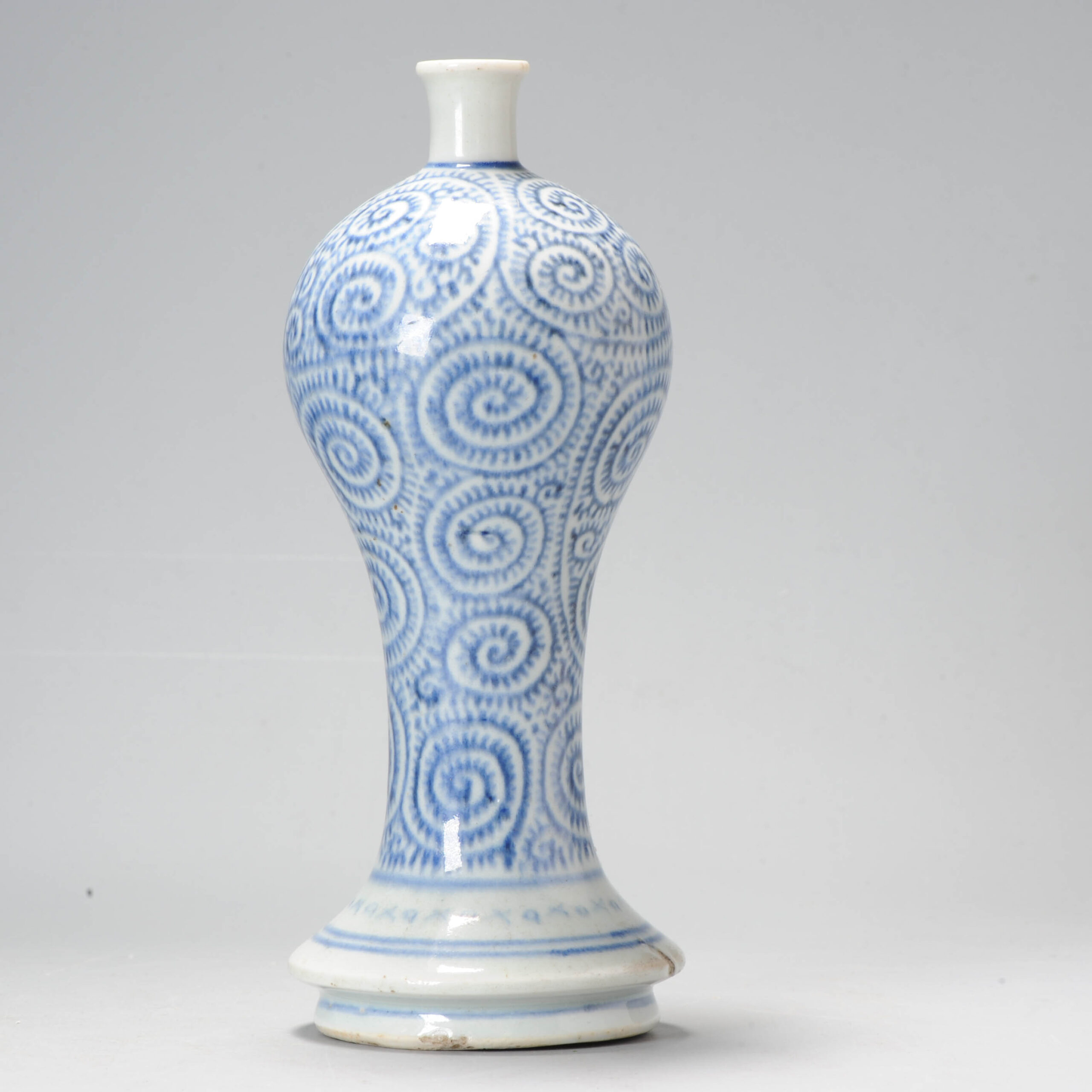 Unique Japanese Porcelain Antique Edo Period Vase in Japan 18th century Swirl decoration