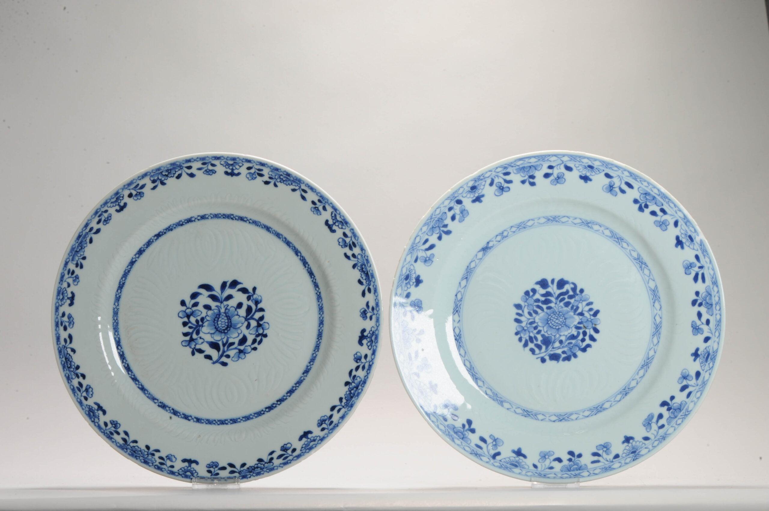 Antique Large Plates 18th Century Chinese Porcelain Blue and White Anhua Qianlong